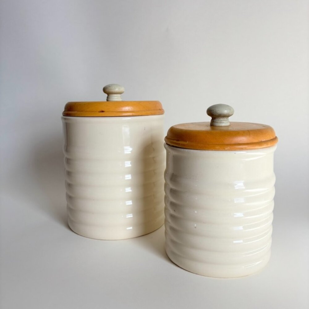 Vintage Furio Ceramic Ribbed Canister Set with Wooden Lids – Mid-Century | Cream